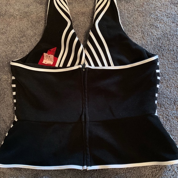 Elegant halter - Picture 4 of 4